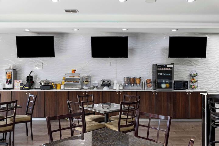Breakfast/Coffee Service 111 of 115