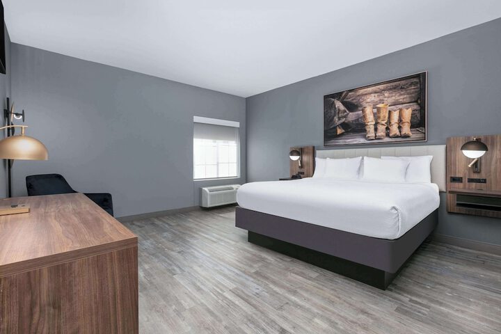 Room 25 of 43