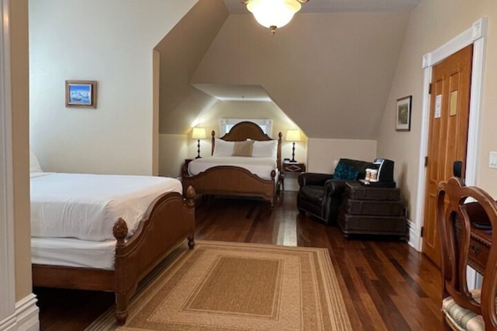 Southernmost House - Adult Exclusive