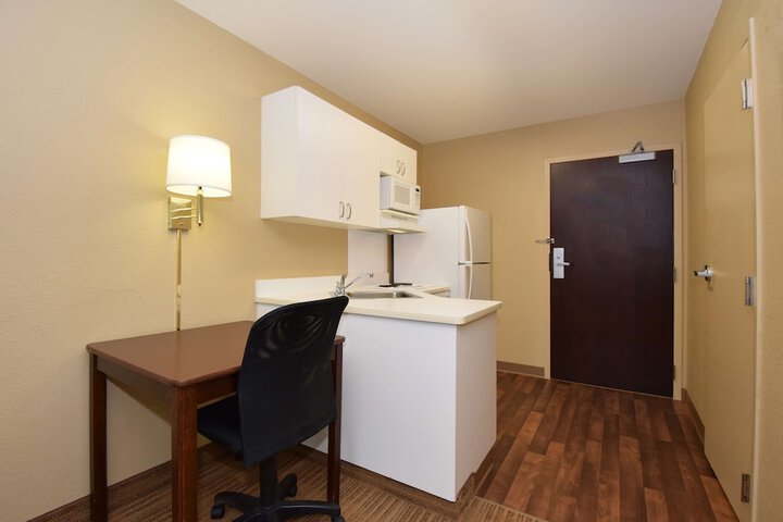 Room 17 of 28