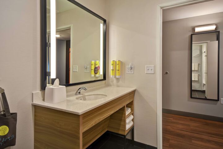 Room 27 of 44
