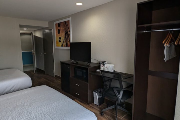Room 46 of 95