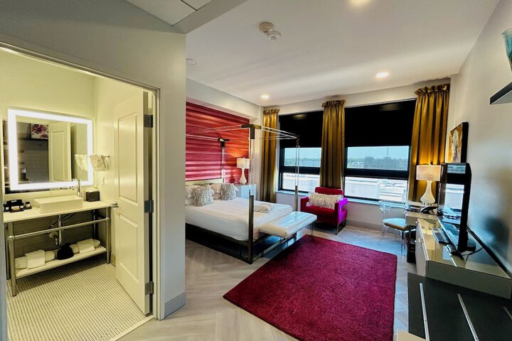 Room 53 of 80