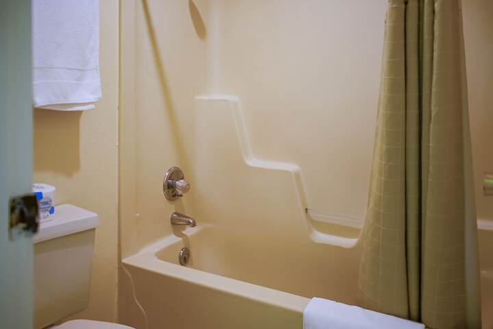 Room 11 of 28