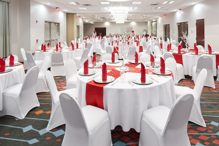 Holiday Inn & Suites Stockbridge / Atlanta I-75 by IHG