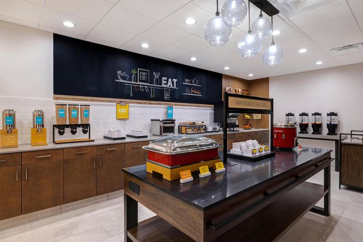 Hampton Inn & Suites Marina