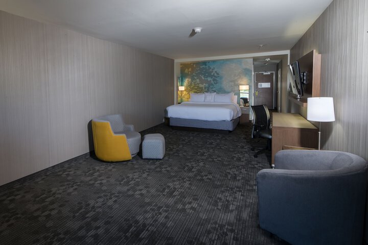 Room 13 of 37