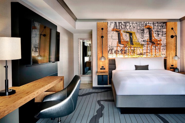 Room 33 of 96