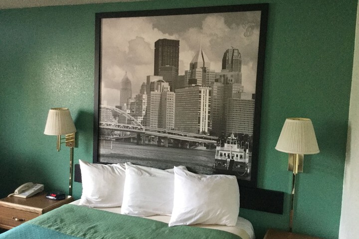 Room 8 of 34