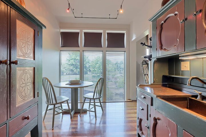 Twin Pine Manor Bed & Breakfast