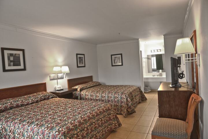 Room 10 of 16