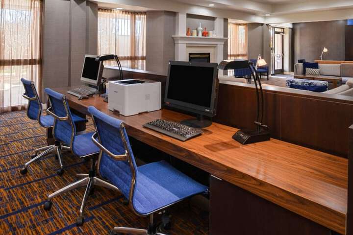 Country Inn & Suites by Radisson Brown Deer - Milwaukee North
