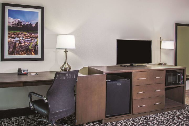 Room 17 of 28