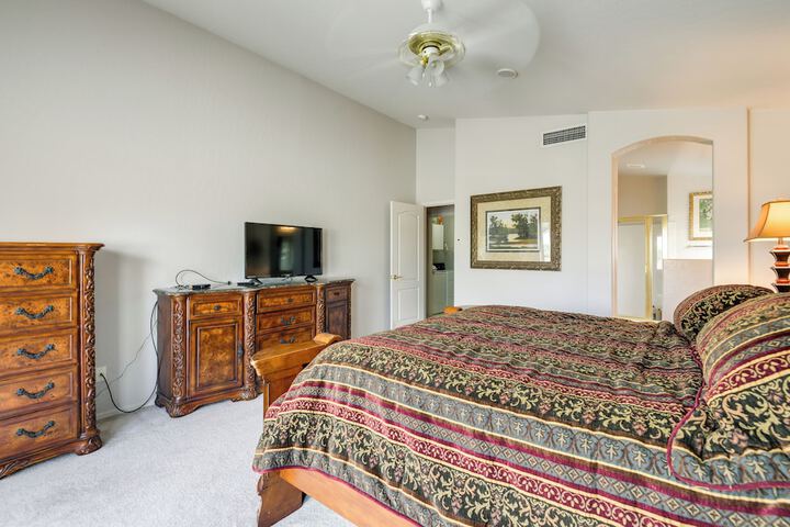 Pool & Golf Course Views: Family Home in Gilbert