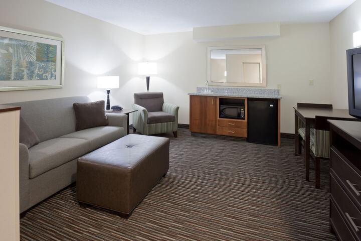 Room 13 of 32