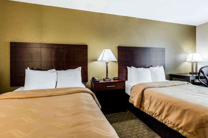 Room 32 of 46