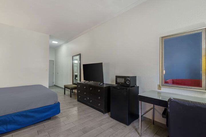 Room 18 of 33