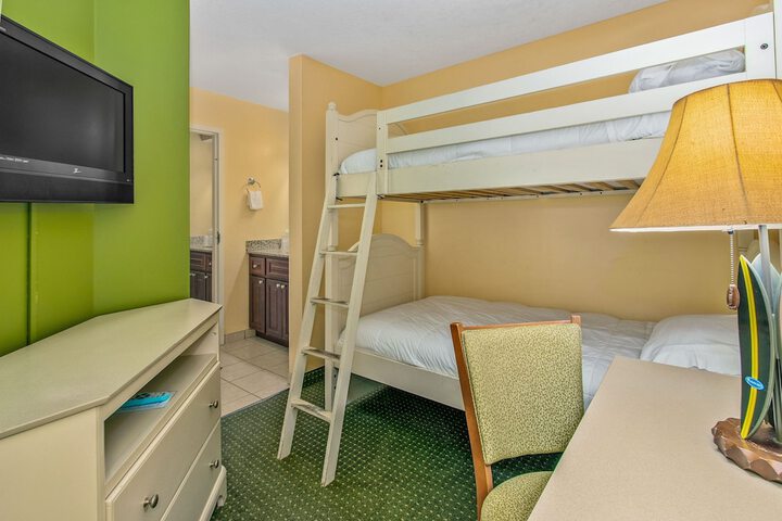Room 33 of 108