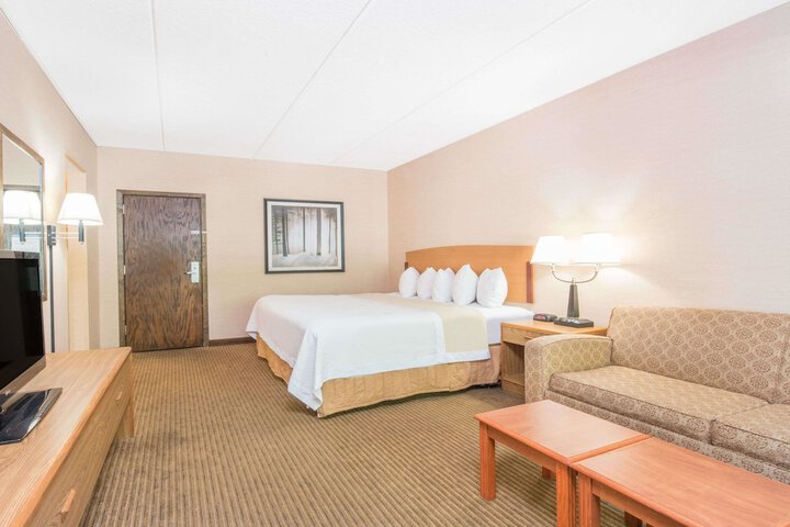 Room 13 of 23
