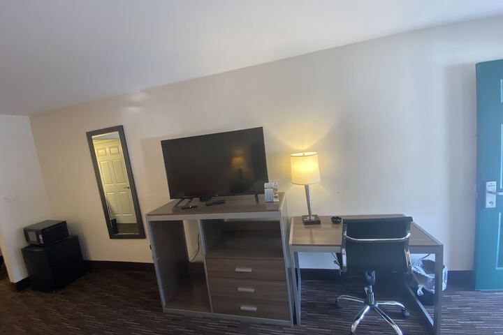 Room 6 of 26
