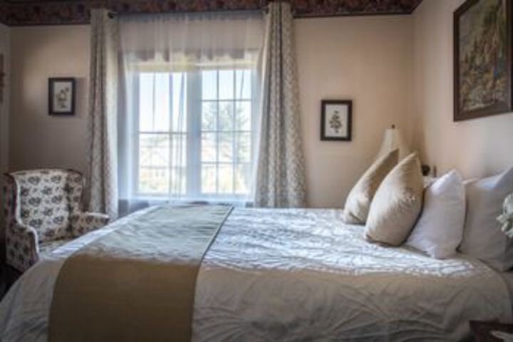 Oak Bay Guest House Bed & Breakfast