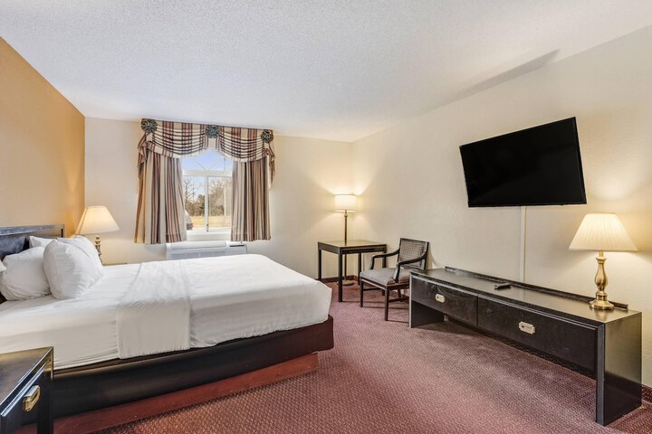 Econo Lodge Whitehall near Michigans Adventure