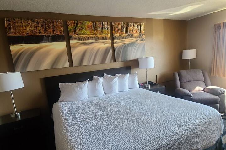 Days Inn by Wyndham Watertown