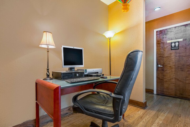 Business Center 60 of 63