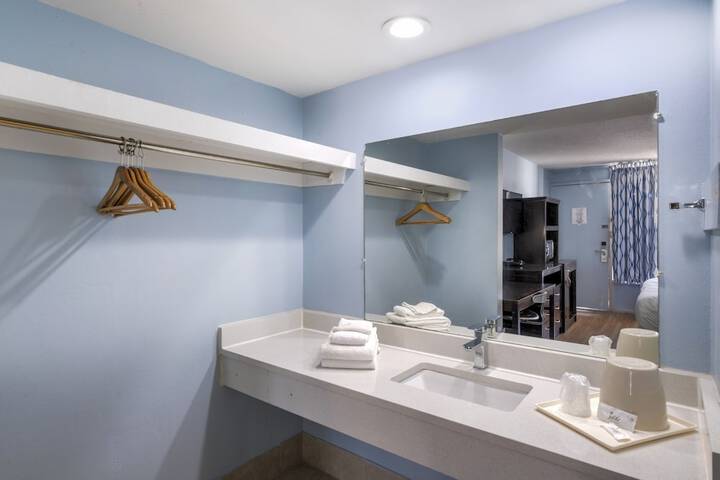 Room 16 of 22