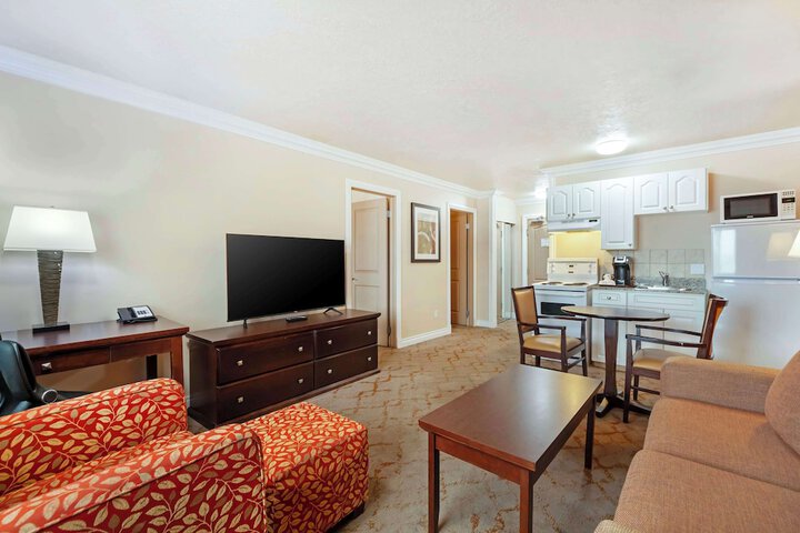 Best Western Plus Mirage Hotel & Resort