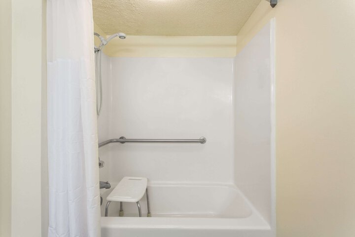Super 8 by Wyndham Monticello