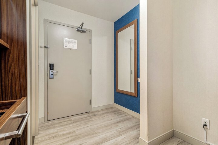 Room 178 of 348