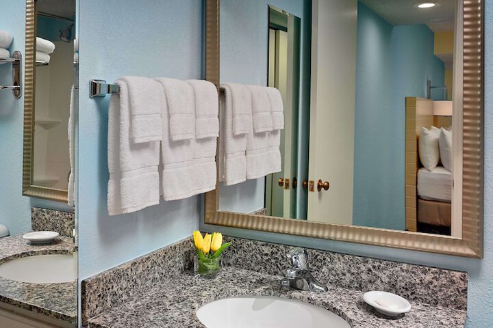 Sonesta Simply Suites Cleveland Airport