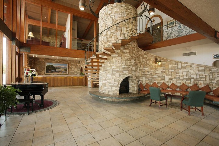 The Inn of The Hills