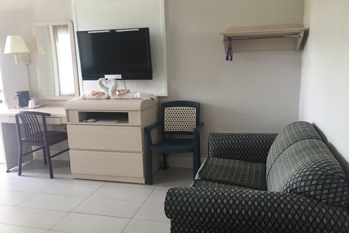 Room 27 of 33