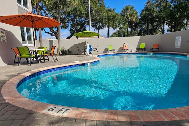 La Quinta Inn & Suites by Wyndham Deerfield Beach I-95