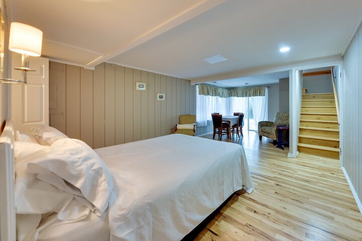 Salem Vacation Home w / Dock: Steps to Paddock Lake