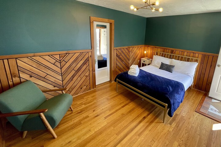 Room 102 of 156
