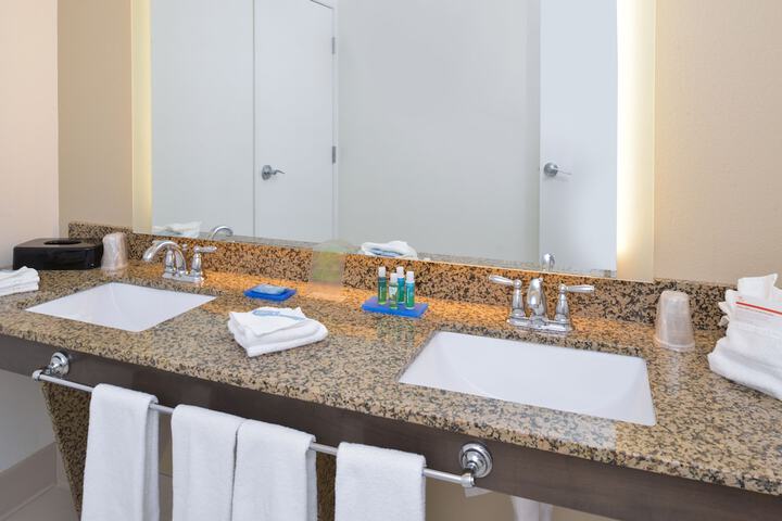 Holiday Inn Express & Suites Pocatello by IHG