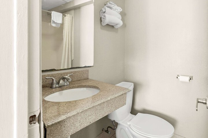 Room 32 of 45