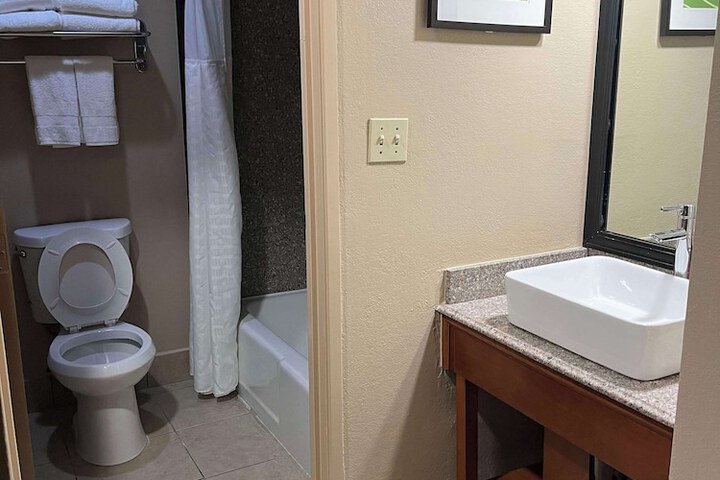 Room 14 of 26