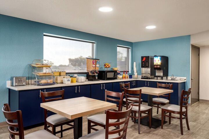 Days Inn by Wyndham Apopka / Orlando