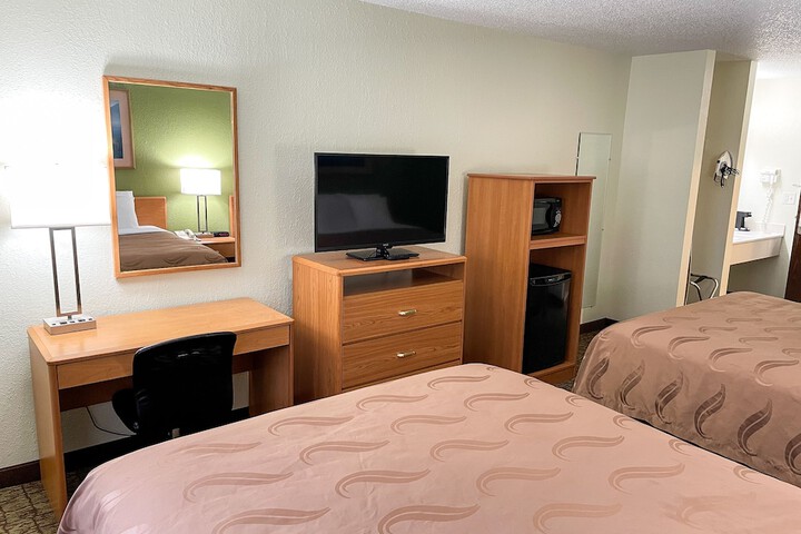 Hudson Inn & Suites