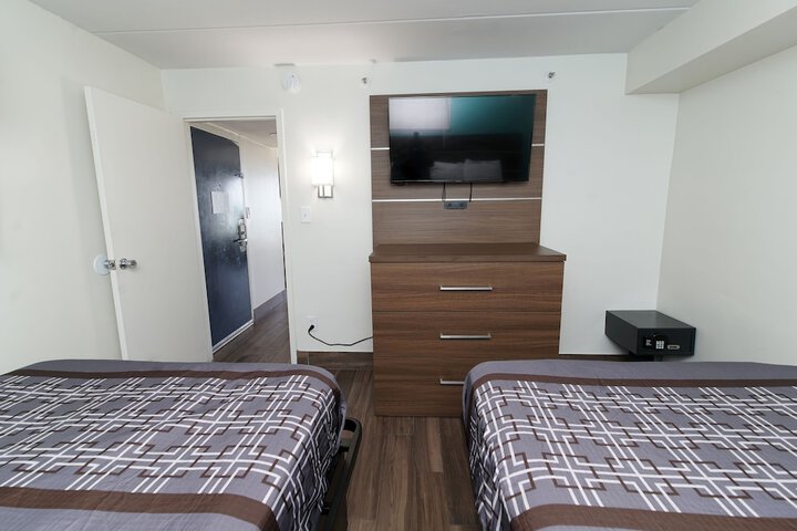 Room 10 of 30
