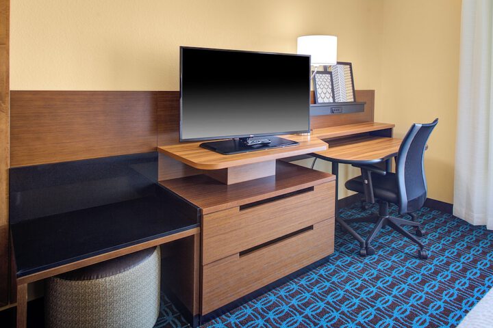 Room 6 of 18
