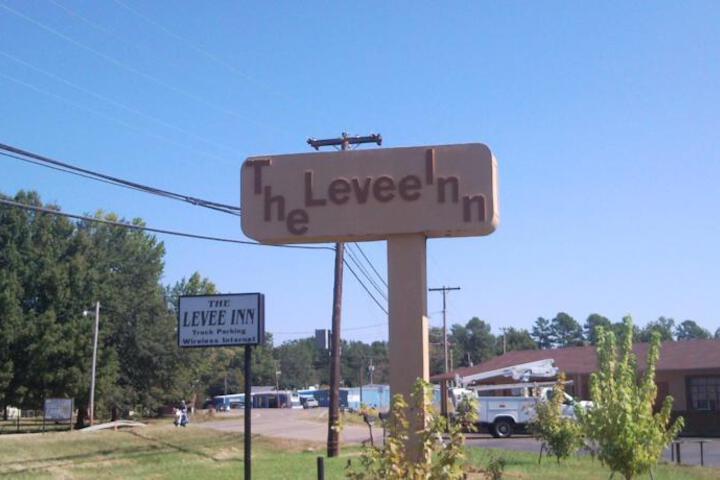 LEVEE INN