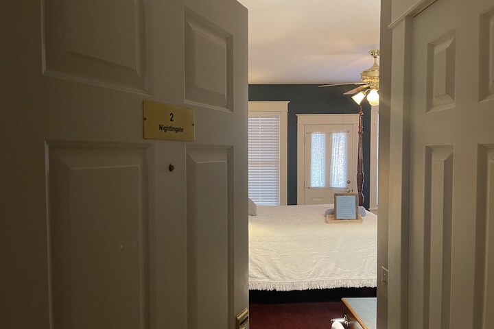 Room 32 of 67