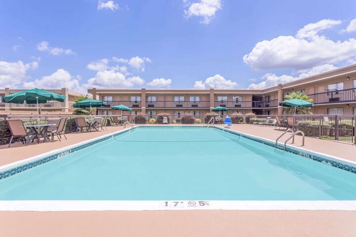 Pool 4 of 40