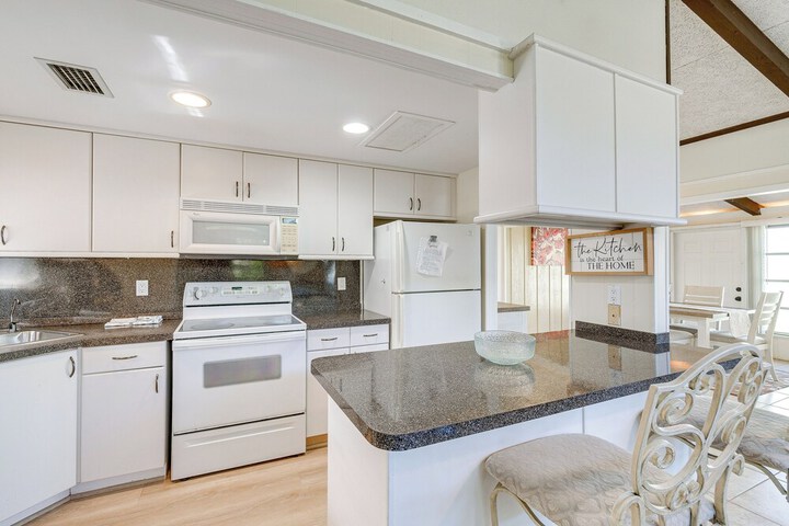 Manasota Key Vacation Rental w / Beach Access!