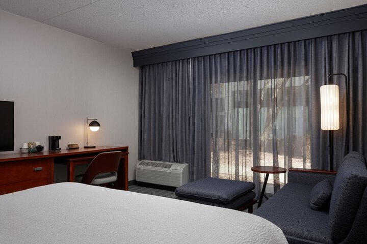 Room 16 of 40